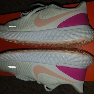 nike revolution 5 coral